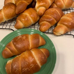 ぐ〜たら子の作ってみた!投稿(幸せのカリじゅわ🐄練乳ミルク塩バターパン)