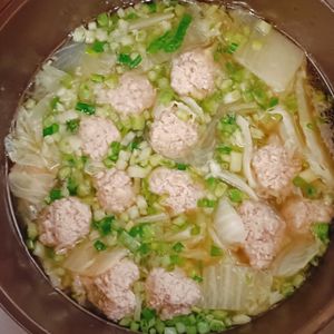 🐤タクのかあかんの作ってみた!投稿(えのき豚団子と白菜と春雨の旨塩鍋)