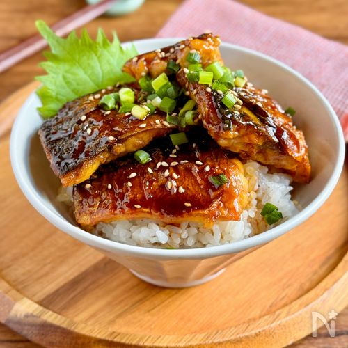 ふっくら甘辛！肉好きも喜ぶ【さばの照り焼き丼】