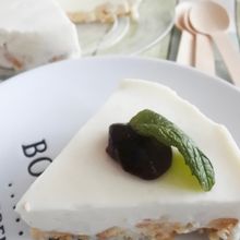 まるでレアチーズケーキみたい！豆乳ヨーグルトケーキ