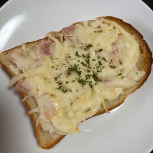 ゆっこの作ってみた!投稿(オニオンベーコントースト。)