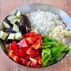 【冷やご飯で作る簡単チキンパエリア】炒めて蒸すだけ!の工程2