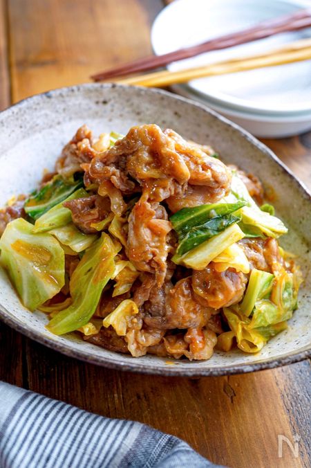 キャベツと豚こまのうま辛味噌マヨ炒め