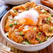 【温玉のせ生姜焼き丼】夫ウケ抜群！ごはんが進む甘辛だれ！