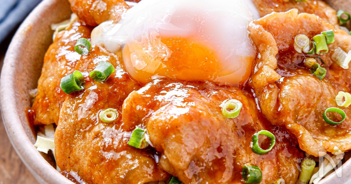 【温玉のせ生姜焼き丼】夫ウケ抜群！ごはんが進む甘辛だれ！