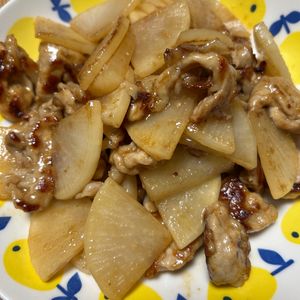 ゆくゆくの作ってみた!投稿(【豚こまと焼き大根の生姜焼き】箸が止まらない♡)