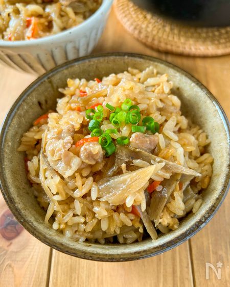 豚バラとごぼうのおこわ風炊き込みご飯