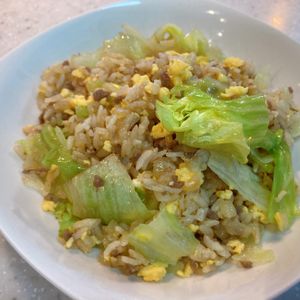 猫ママの作ってみた!投稿(衝撃の美味しさ！♡︎ひき肉和風レタス炒飯)