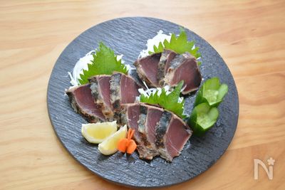 鰹のたたきの盛り付け By 依田 瑠美 レシピサイト Nadia ナディア プロの料理家のおいしいレシピ
