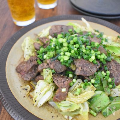 鶏レバーとキャベツのにんにく塩炒め