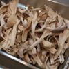 舞茸とふわふわ卵の白だしスープの下準備