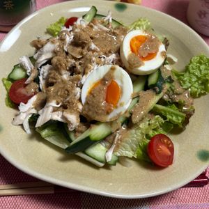 ゆっこの作ってみた!投稿(バリ旨♡ゴマだれ《チキンと野菜のサラダうどん》)