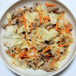 ふうかの作ってみた!投稿(【豚こまとキャベツの和風しょうゆ炒め】味付け簡単♪ご飯が進む)