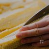 とうもろこしとゴーヤのチャンプルーの工程1