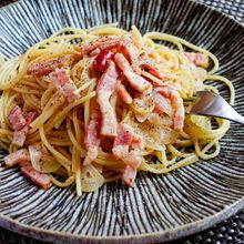 ベーコンのうま味を最大限にひき出す【ベーコンパスタの作り方】