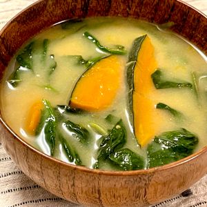 michuの作ってみた!投稿(【かぼちゃとほうれん草のお味噌汁】やさしい甘みがおいしい♡)