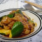 豚小間肉とズッキーニの辛味噌炒め。