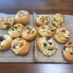 こむぎの作ってみた!投稿(さつまいもパン♪バター香るふわもちミニサイズ♡)