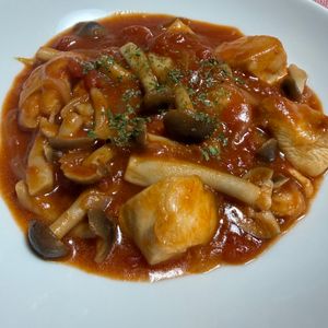 ゆっこの作ってみた!投稿(彼が大満足した【チキンとしめじのトマト煮】)