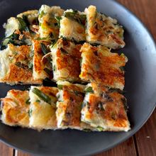 野菜だけで大満足♪ねぎニラチーズチヂミ