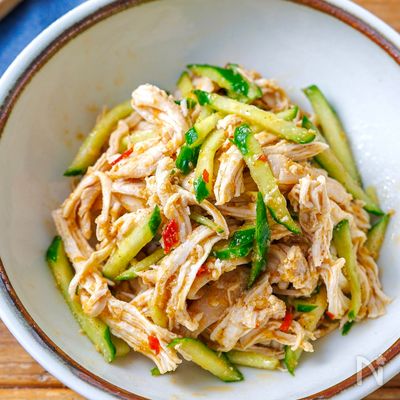 【無限に食べれる】きゅうりと蒸し鶏の胡麻だく中華サラダ#節約