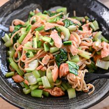 栄養たっぷりのランチを!塩鮭と小松菜のパスタ