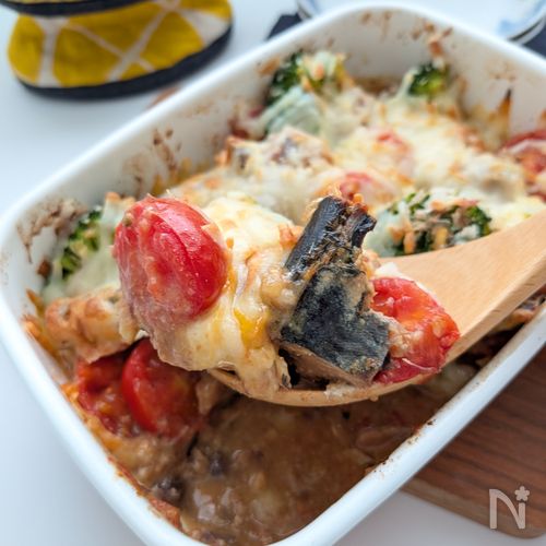 焼くまで3分!鯖缶とトマトのおかかチーズ焼き