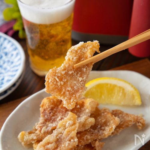 ビールに最高！パリパリ大きな鶏皮せんべい
