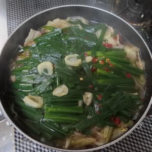 鶏皮坊主の作ってみた!投稿(【豚バラキャベツのもつ鍋風】焦がし醤油香る♬鍋の〆は辛麺風♡)