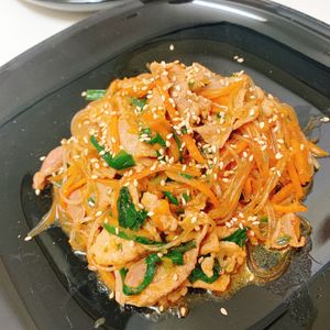 りんの作ってみた!投稿(【戻し不要！革命的な味】フライパン1つ豚こま肉のチャプチェ)