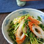 3分で完成！竹輪と豆苗のピリ辛キムチラー油和え