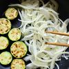 【旨味凝縮！】焼きズッキーニと炒め玉ねぎの粒マスタードマリネの工程2