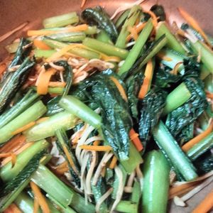 和音の作ってみた!投稿(〝生姜が香るしゃきしゃき小松菜炒め〟味付けめんつゆだけ！)
