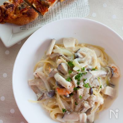 えびとイカときのこの豆乳クリームパスタ