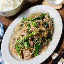 【ワンパン・包丁なし♡】焼肉のタレで作るスタミナ春雨炒め