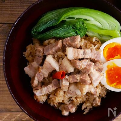 材料を炊き込むだけ「ルーローハン風釜飯」