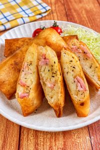 レンジで簡単♬【ベーコンポテトペッパー春巻き】パリッホクッ♡