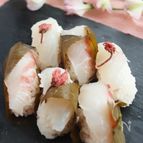 自宅でお花見🌸桜薫る鯛の握り寿司