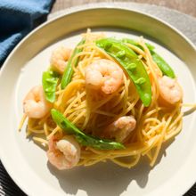 ランチにパパッと♪【スナップエンドウとエビのパスタ】