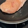 【鶏むね肉の粒マスタード焼き】食材一つで簡単！の工程2