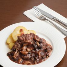 肉汁を閉じ込める！シェフ直伝ハンバーグ～しょうゆきのこソース