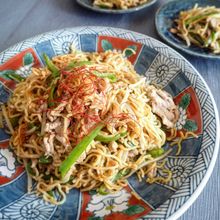パリッと焼いた麺がたまらない！オイスターソース焼きそば