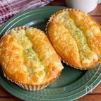 ホットケーキミックスで簡単！パン屋より贅沢な「ポテサラパン」