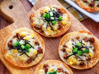 お子さまウケ抜群♡【ミートボールの照り焼き風ミニピザ】