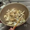 鮭とまいたけの焦がしバターしょうゆパスタ♪の工程3