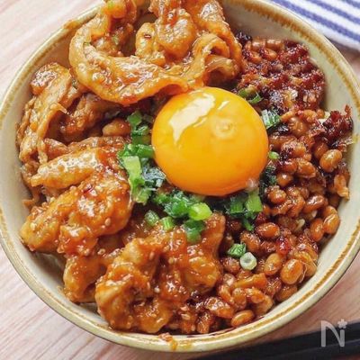 豚味噌×カリカリ焼き納豆のスタミナ丼