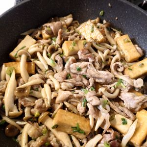 ヒラメの作ってみた!投稿(行列の定食屋さんの🍚豚ともちもち厚揚げの秋のポン酢炒め🤩)