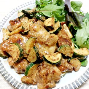 よっこの作ってみた!投稿(ご飯がすすむ！鶏肉とズッキーニのマヨポン炒め)
