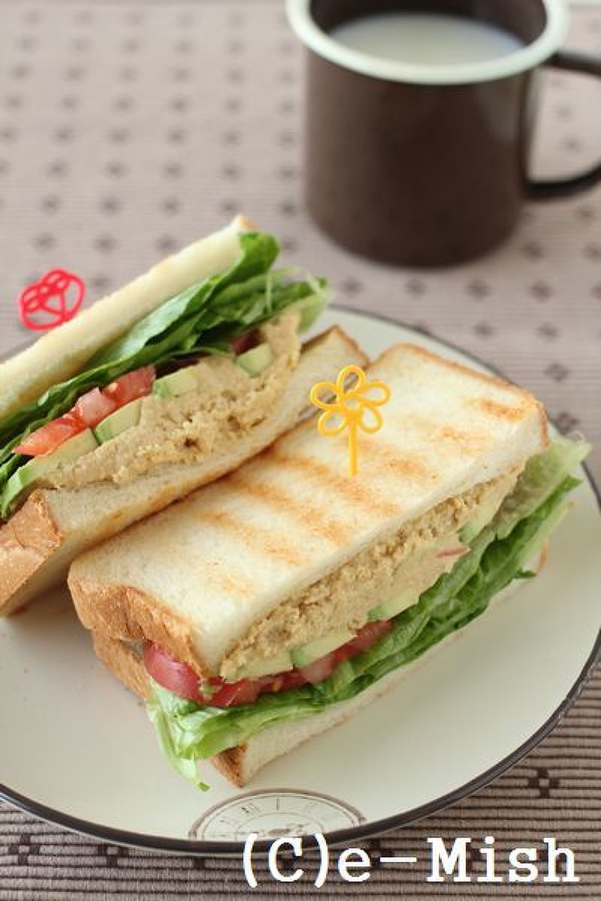 ビーツ、フムス、クリスピーひよこ豆のサブサンドイッチのレシピ