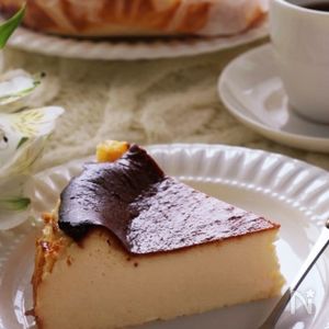 混ぜて焼くだけ♡濃厚とろける18cm型のバスク風チーズケーキ